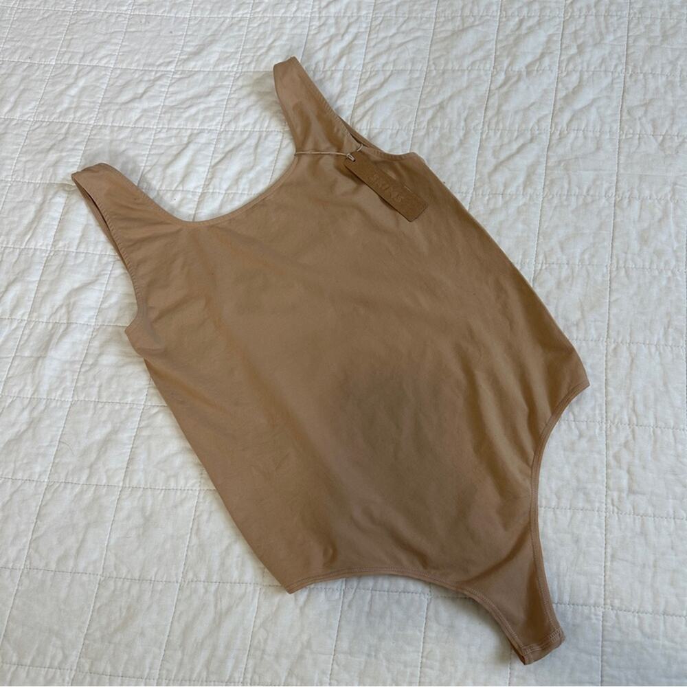 SKIMS Soft Smoothing Seamless Thong Bodysuit NEW NWT Clay - Picture 2 of 5